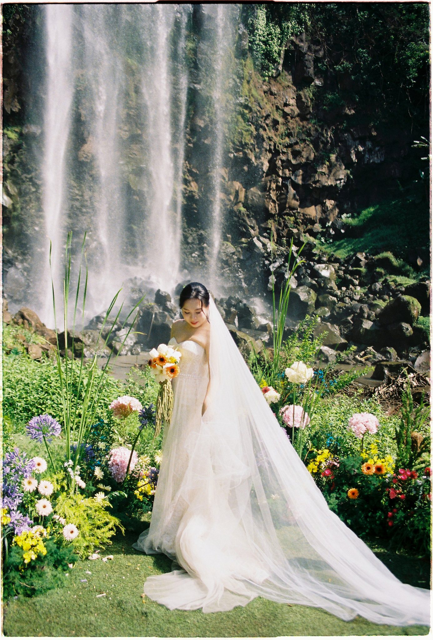 A Da Lat Waterfall Elopement on 35mm Film — Tiến Anh & Trân's Private Vow Ceremony at Liêng Chi Nha & Suối Tía