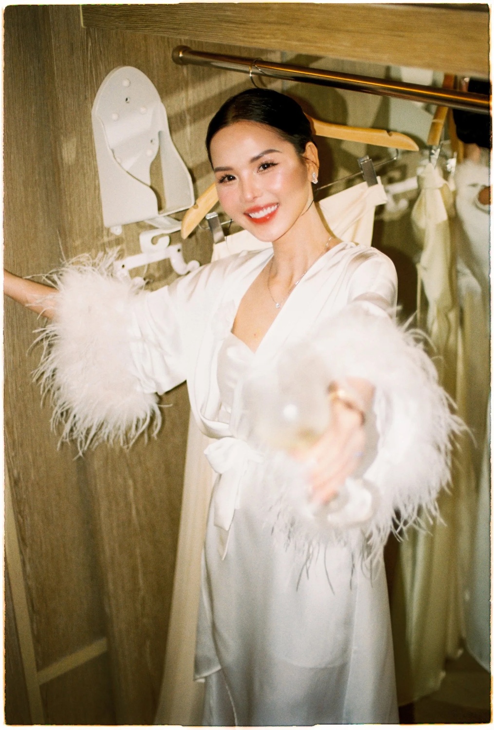 Bride getting ready, film wedding in Vietnam