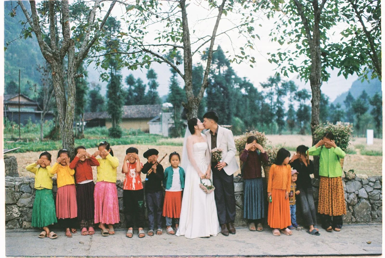 Chụp ảnh cưới Hà Giang: Hành trình phim trên Cao nguyên đá Đồng Văn | Bằng & Tiên