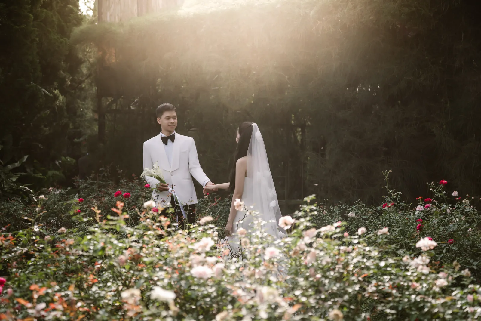 A Saigon Pre-Wedding at An Garden and the City Museum: Thu & Tuyen